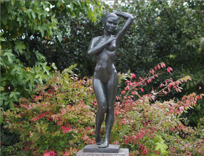 Mulher nua de bronze - 35x30x121cm