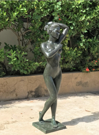 Mulher nua de bronze - 35x30x121cm