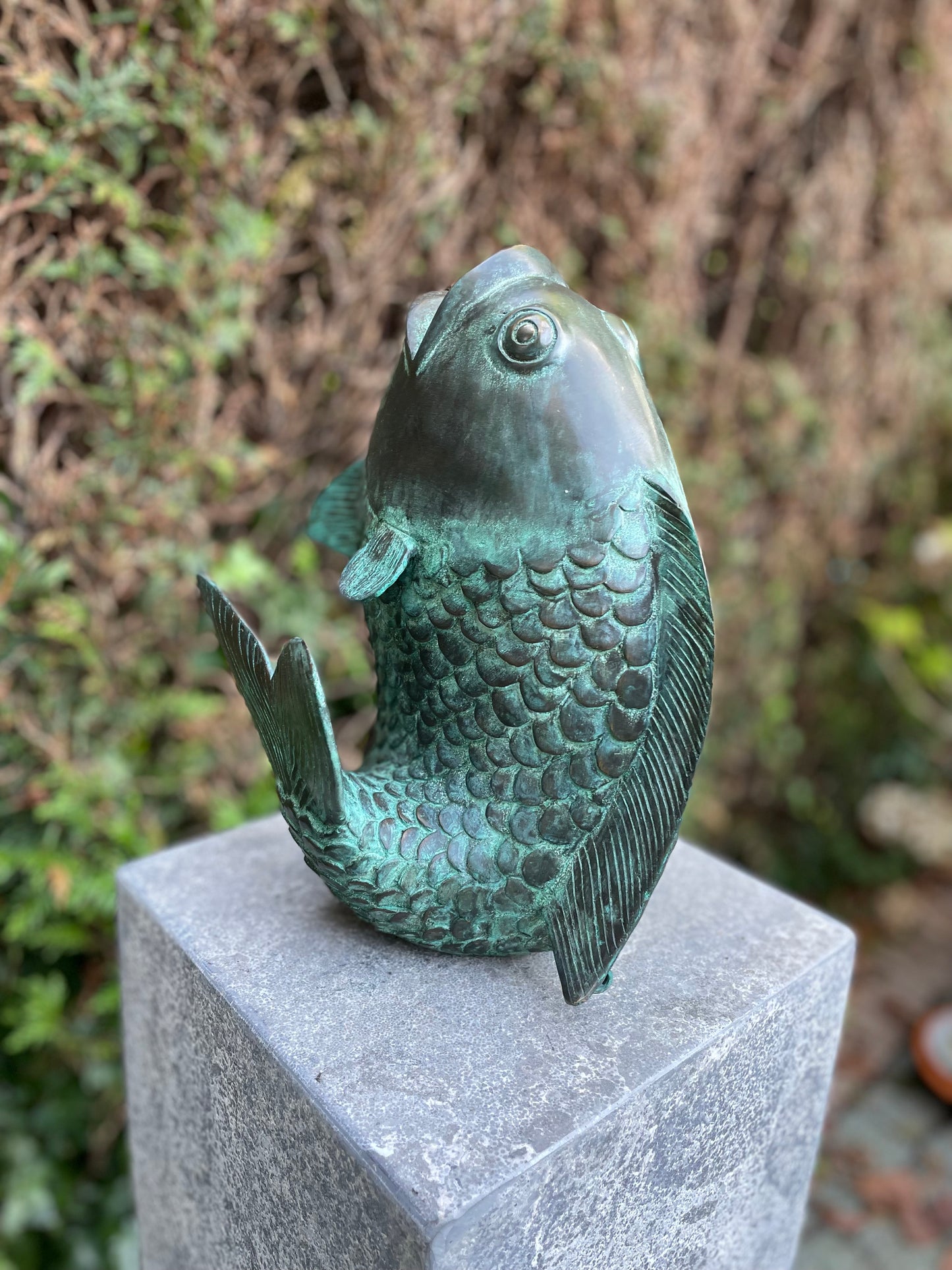 Fonte de um peixe saltador de bronze - Estátua de jardim - Decoração de jardim - Lagoa