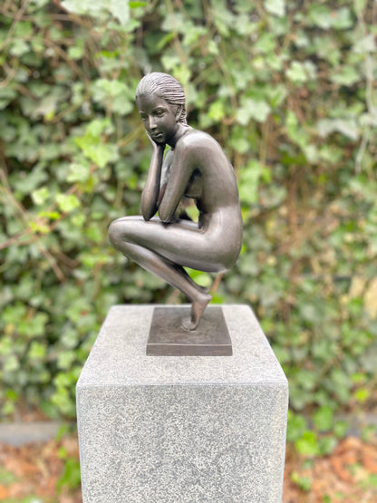 Girl thinking 37x15x19cm