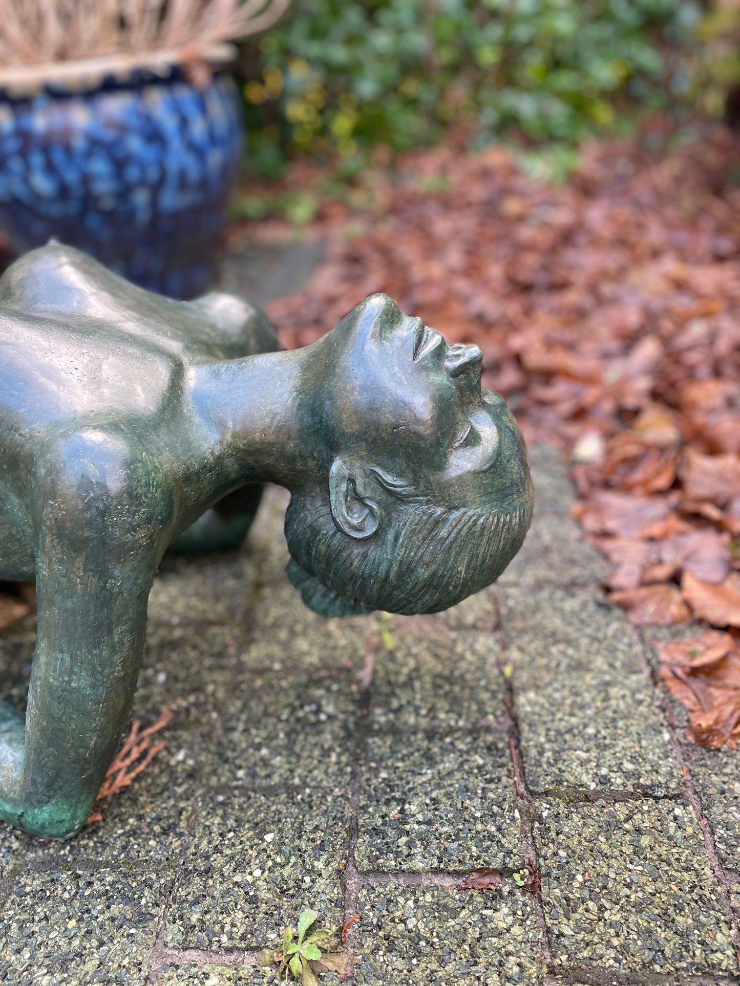 Bronzen vrouw liggende - 129x35x30cm