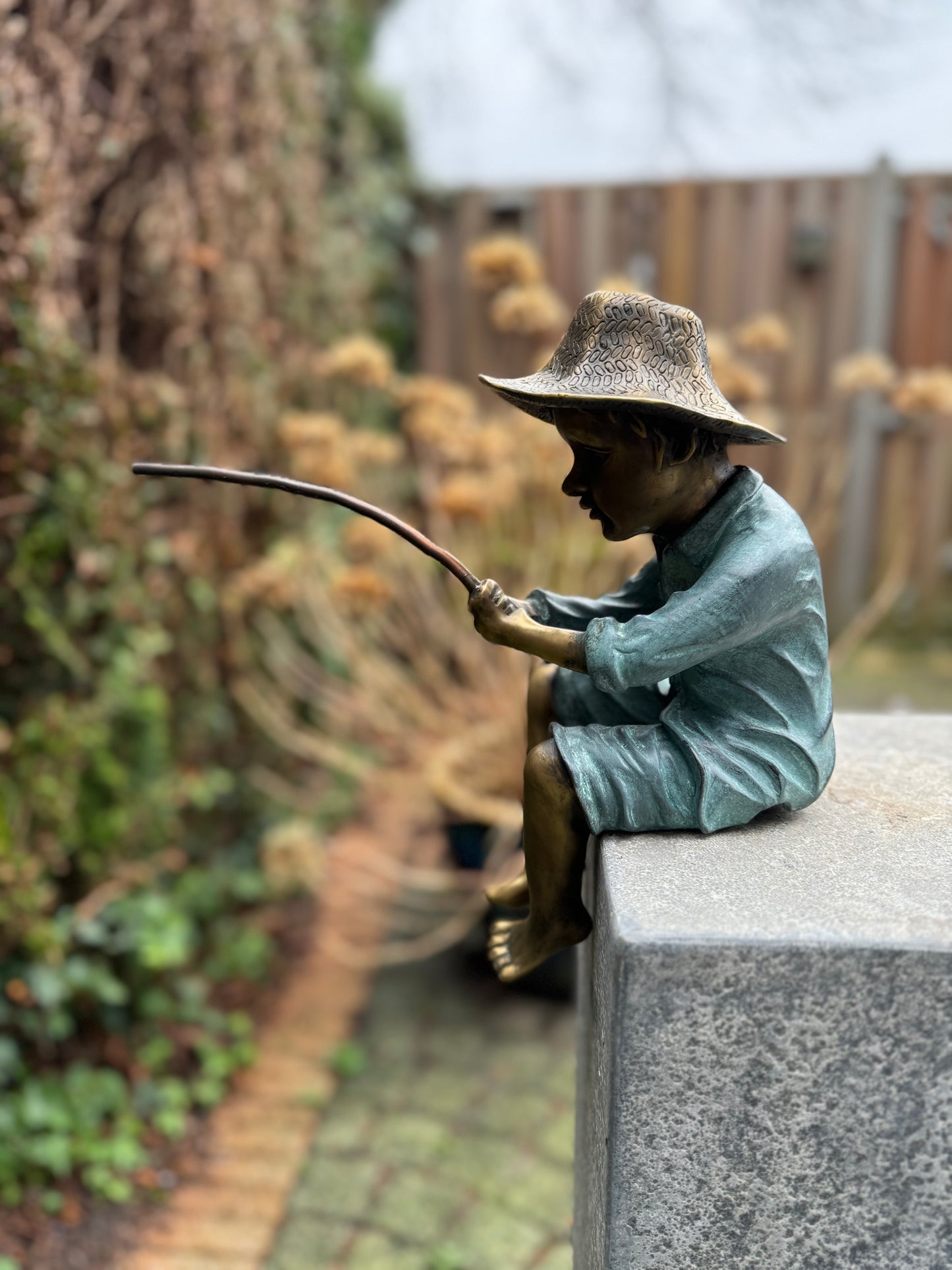 Menino pescador de bronze - Fonte - Lagoa - Escultura - Interior