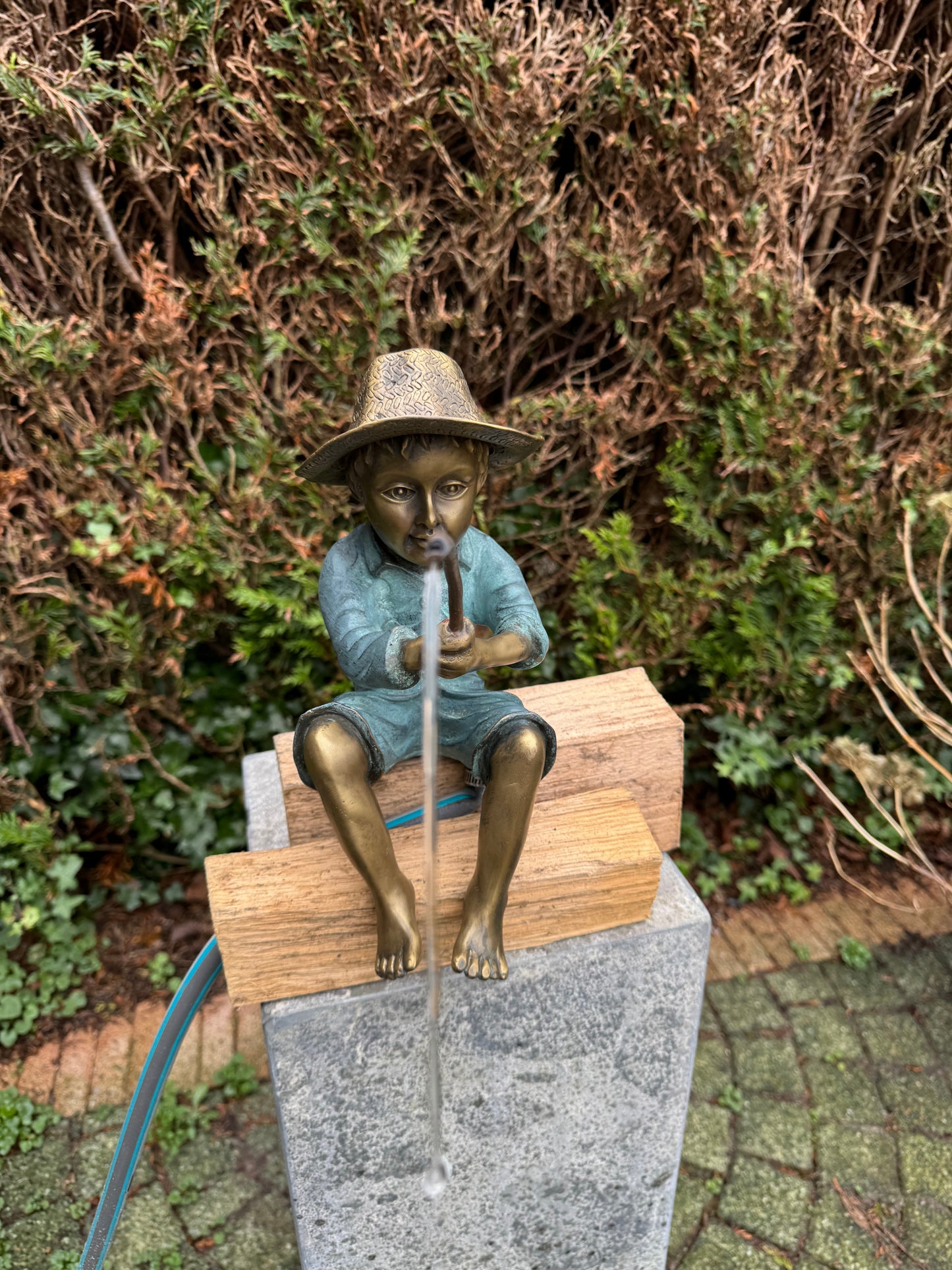 Bronze fisherman boy - Fountain - Pond - Sculpture - Interior