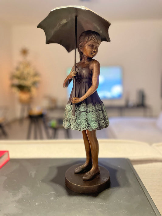 Rainy Day Stroll – Bronze Sculpture. 18x20x45cm - 3.2Kg
