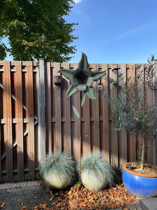 Bronze Blossom – Bronze Sculpture. 68x20x185cm - 2Kg