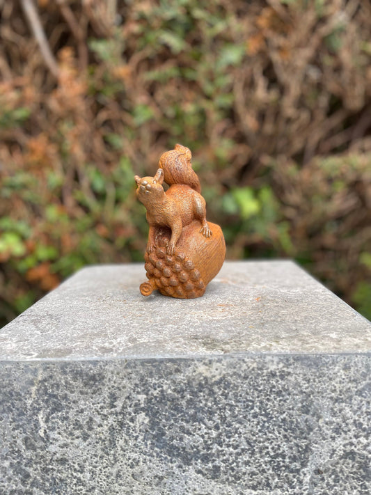 Squirrel on Acorn – Iron Sculpture. 13x6x8cm - 2.1Kg