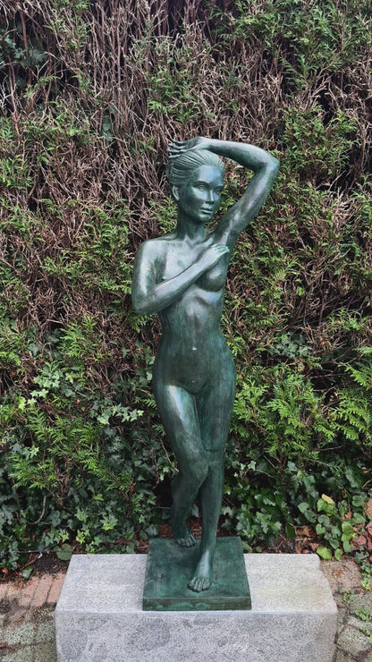 Naakt bronzen vrouw - 35x30x121cm