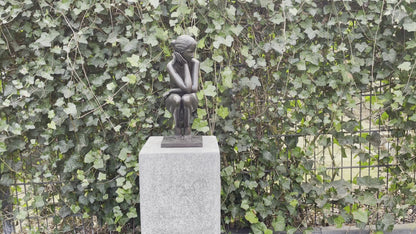 Girl thinking 37x15x19cm