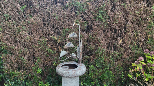 Cascade Leaves Fountain – Iron Sculpture. 47x47x82cm - 5.1Kg