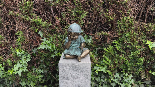 Boy reading - Garden ornament - Indoor