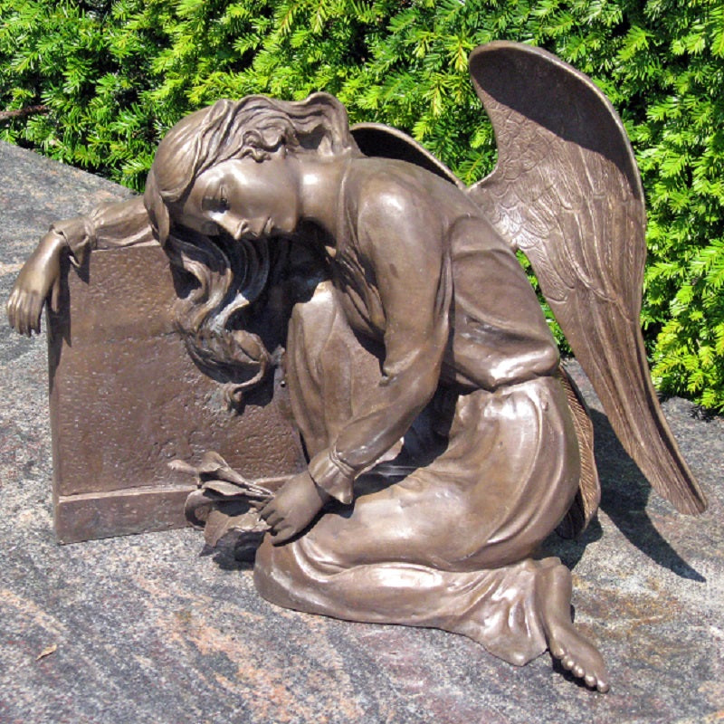 Angel lying on stone 40x31x50cm