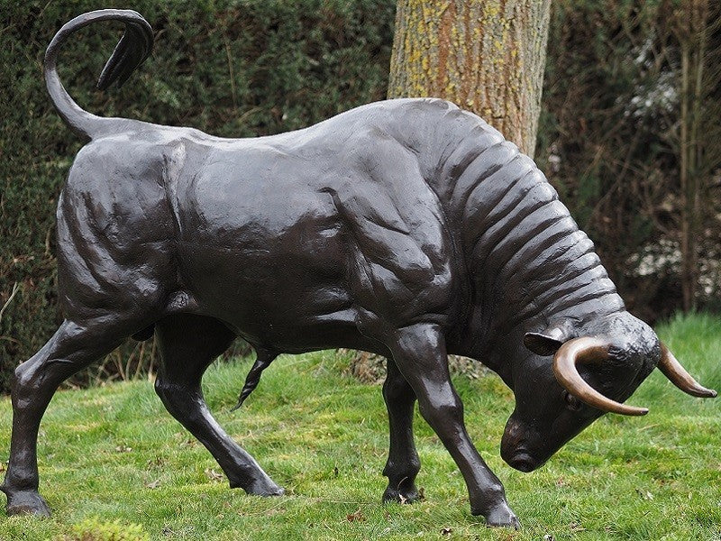 Bull in Bronze 178x80x235cm