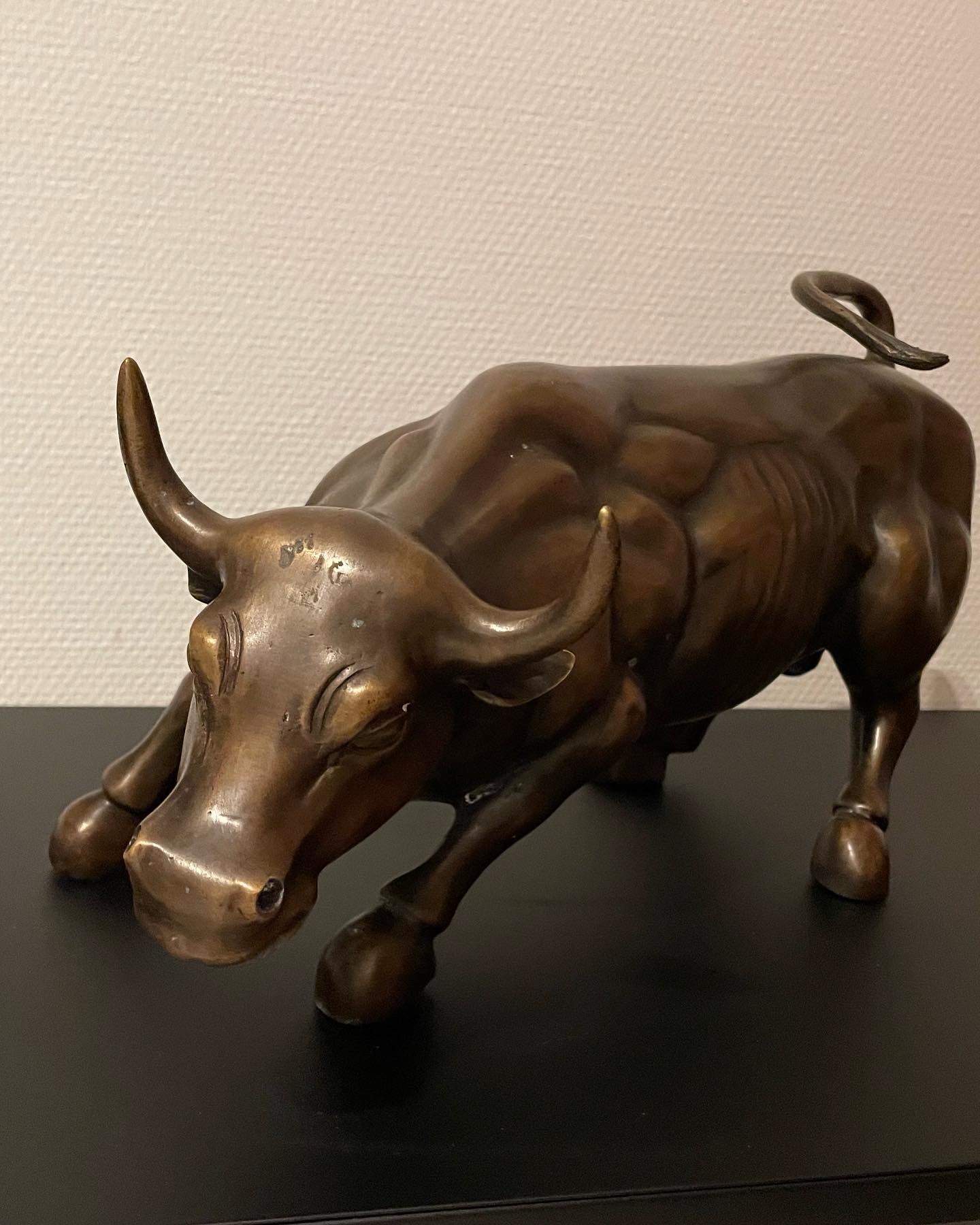 Bull in Bronze WALL STREET - 24x20x42cm - 4KG