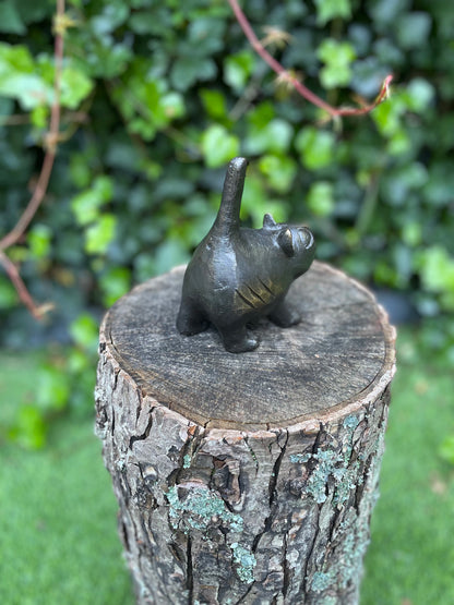 Modern bronze kitten. 14x6x10cm