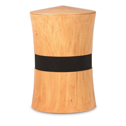 <transcy>Els wooden urn</transcy>